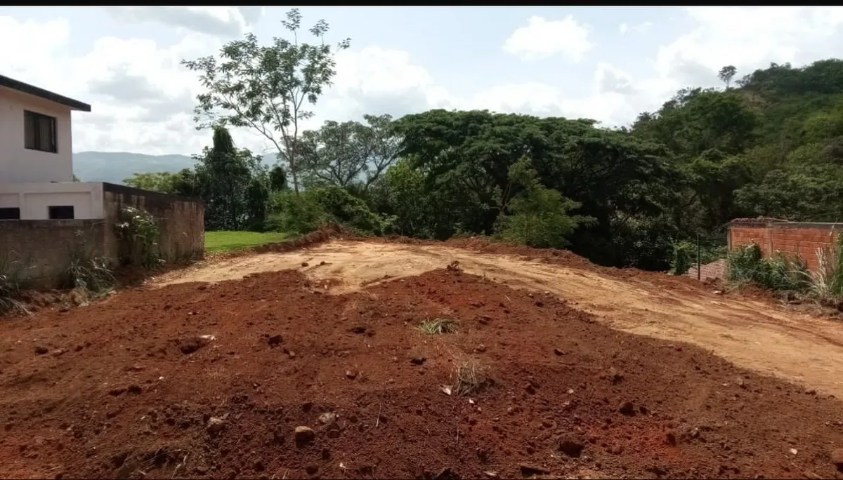 Terreno en Venta en Colinas de Guataparo 990m² — USD 55,000