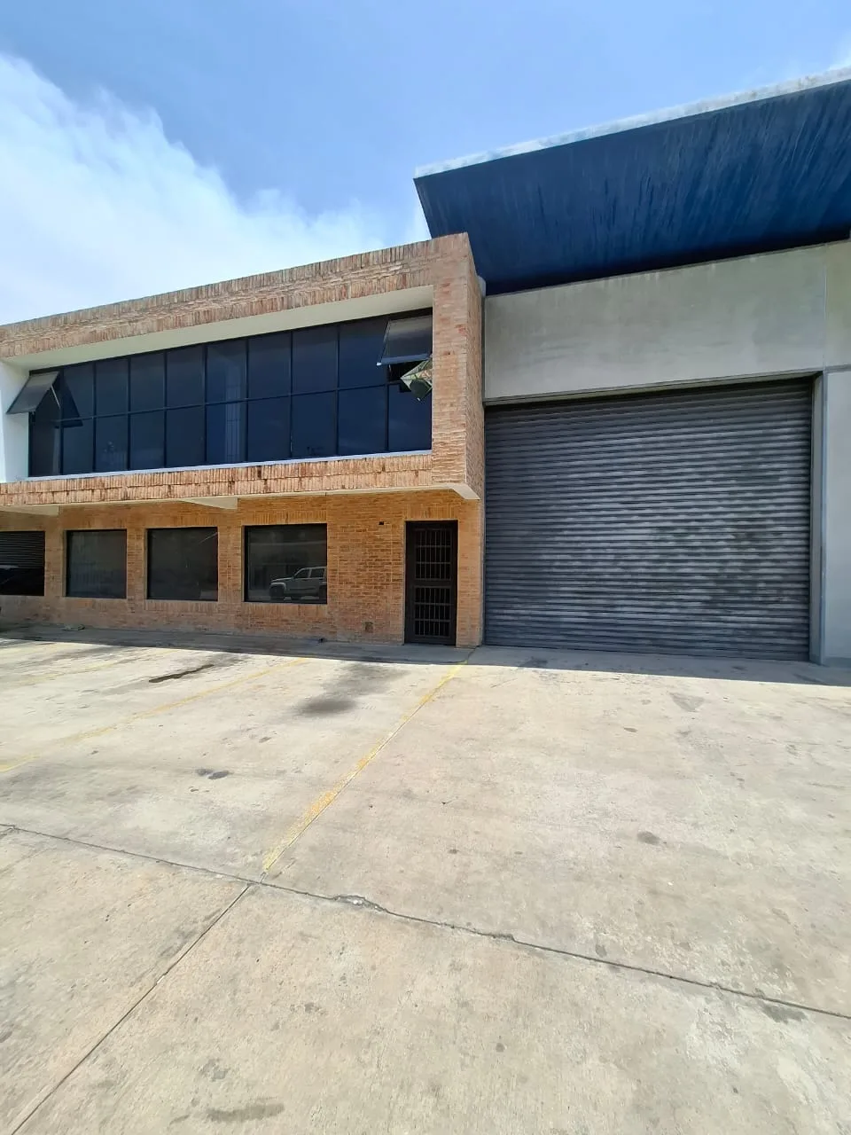 Galpon en Venta en Centro Empresarial Metro Sur 611m² — USD 380,000