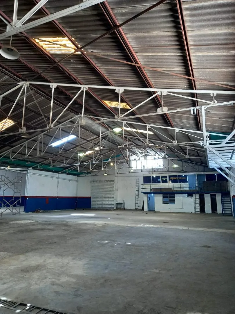 Galpon en Alquiler en Av. Constitución Oeste 1300m² — Precio a consultar