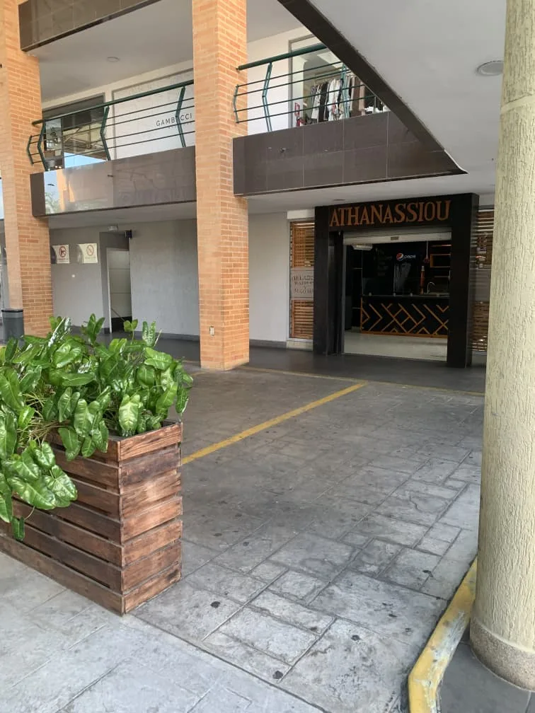 Local en Alquiler en CC Trigaleña Plaza 45m² — USD 760