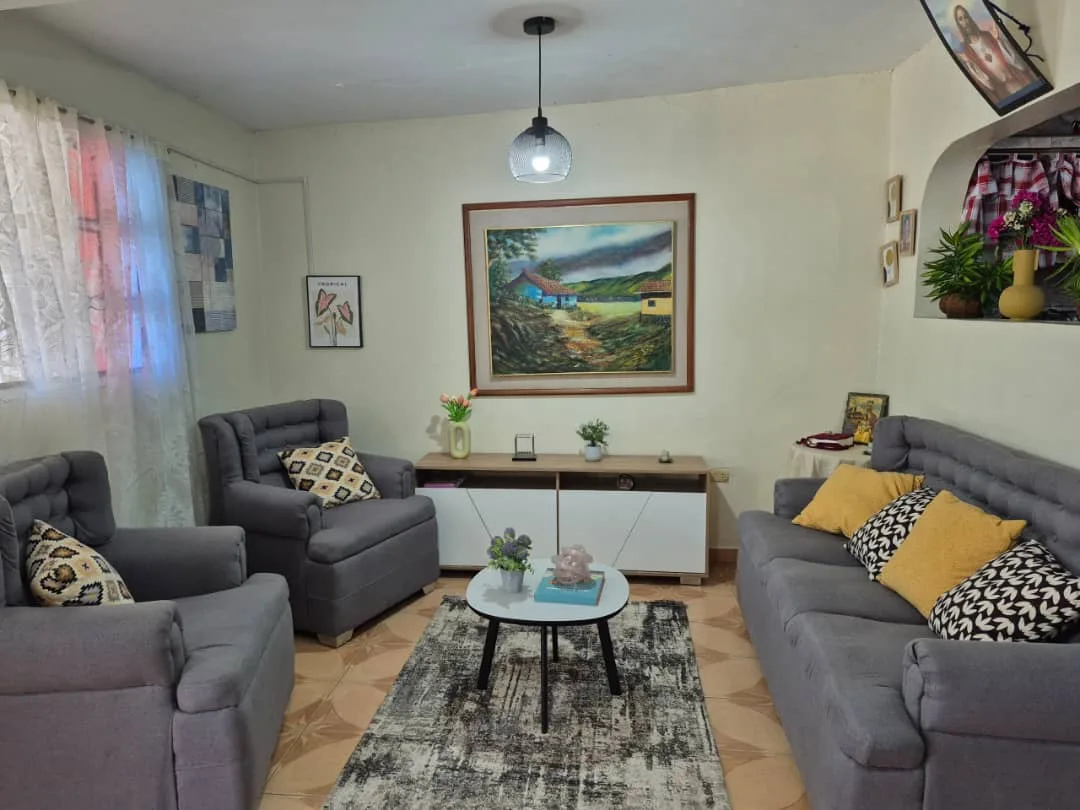 Casa en Venta en Urb. Lago Jardín, Guacara — 5 hab 124m² — USD 35,000