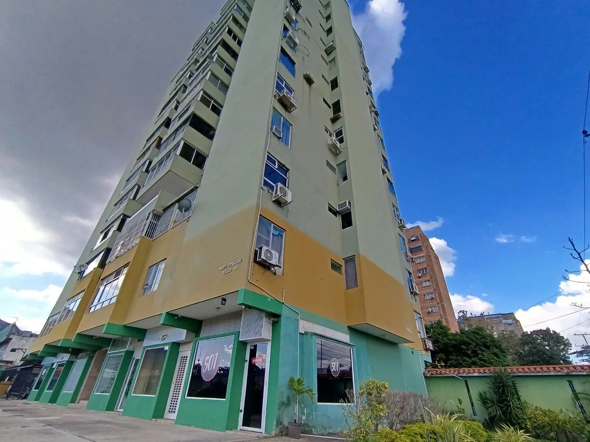 Apartamento en Venta en Urbanización El Recreo, Residencias San Miguel B — 4 hab 200m² — USD 75,000
