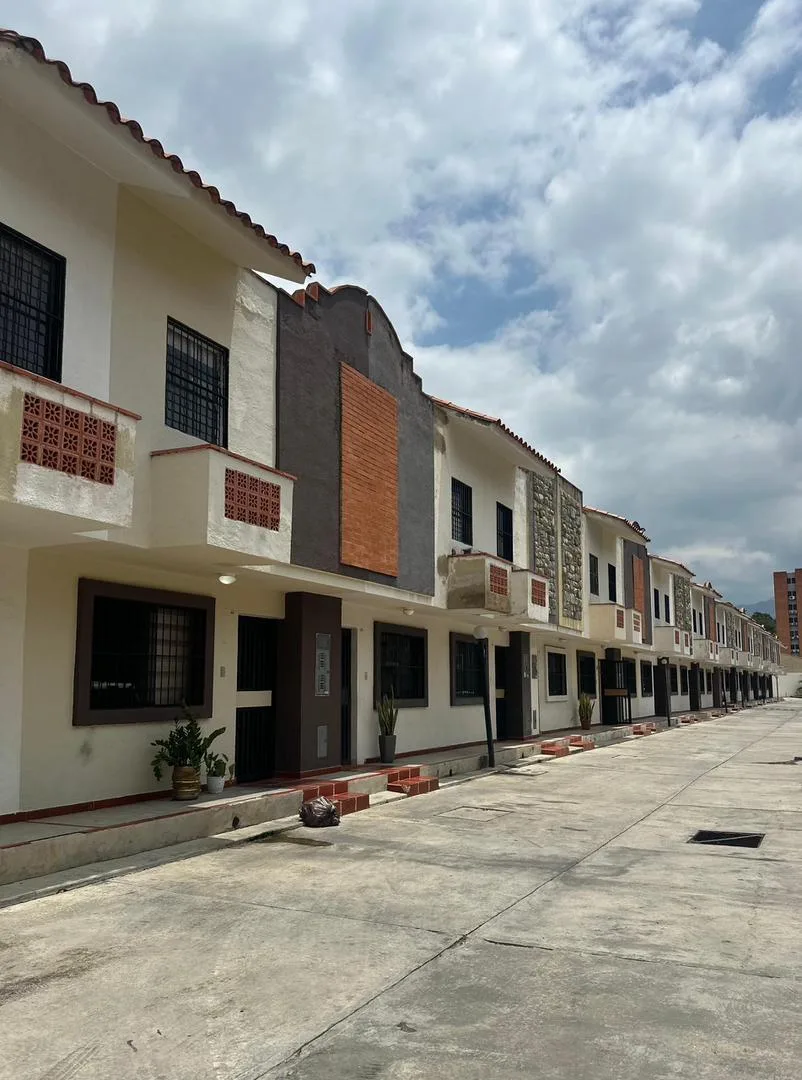 Townhouse en Venta en Villa Florencia II — 2 hab 106m² — USD 75,000