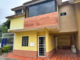 Casa en La Entrada, Conjunto Los Aleros, Naguanagua