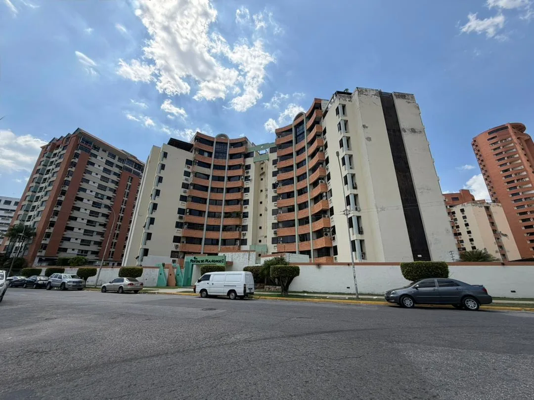 Penthouse en Venta en Portal de Mañongo I — 4 hab 292m² — USD 195,000
