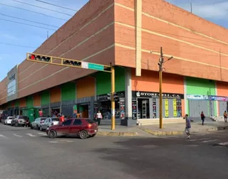 Local en cc Gran bazar avenida Lara