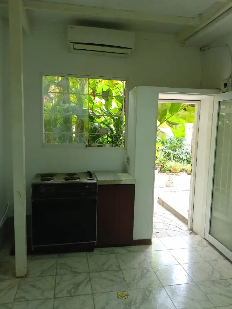 Apartamento en Alquiler en La Trinidad — 1 hab — USD 290