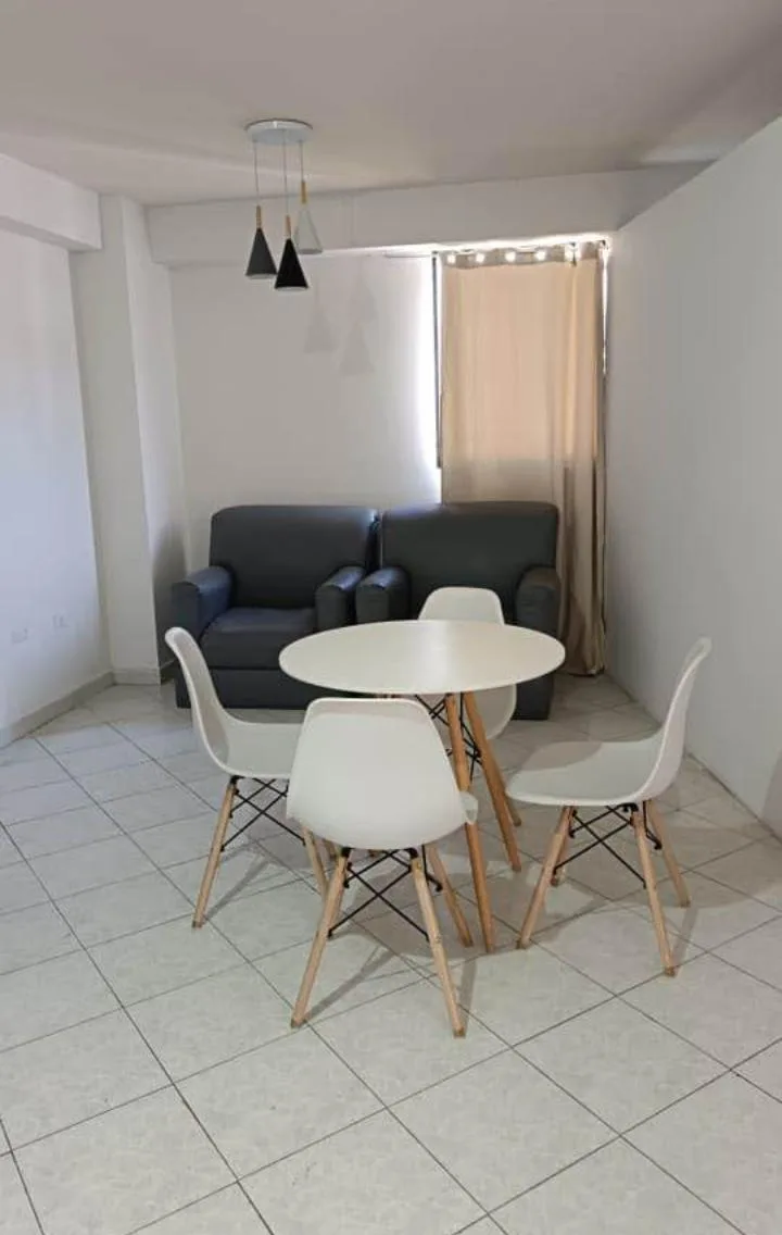 Apartamento en Alquiler en Res. Bello Campo — 2 hab 90m² — USD 280