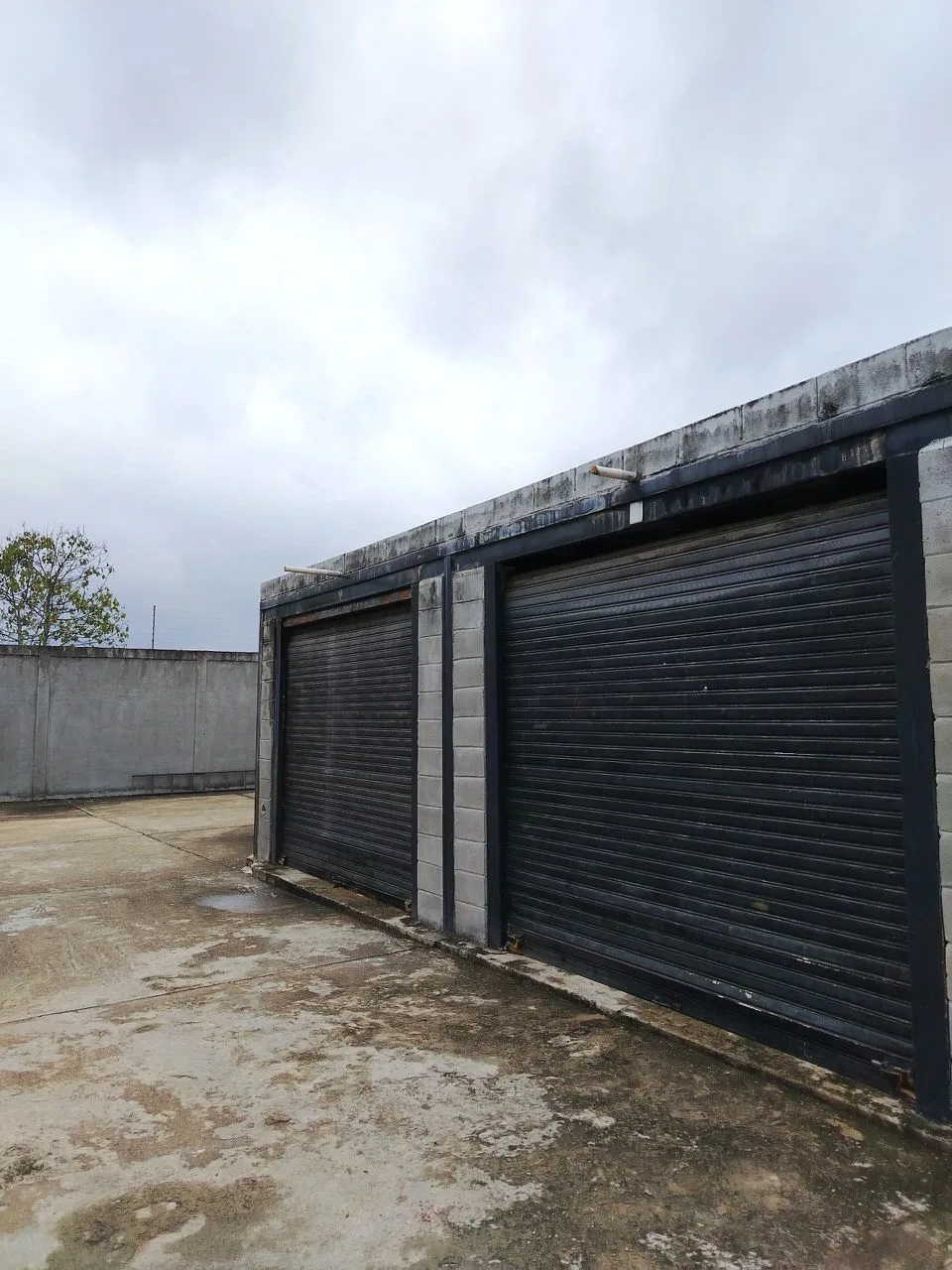 Local en Alquiler en Naguanagua, Sector Girardot, Parcela 20 25m² — USD 200