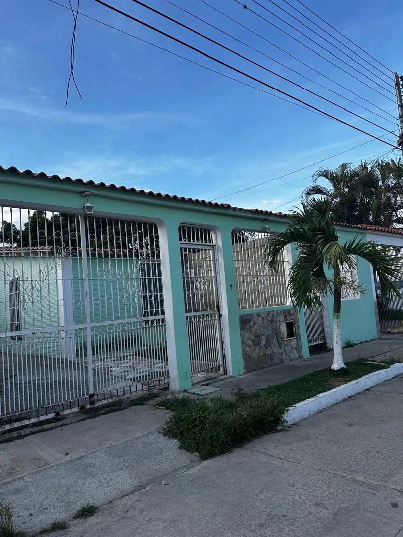 Casa en Venta en Conjunto Residencial EL GUAYABAL "A" sector la pradera, SAN JOAQUÍN — 2 hab 200m² — USD 28,000