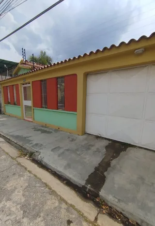 Casa en Casco central de Naguanagua, Frente a las residencias parque Naguanagua