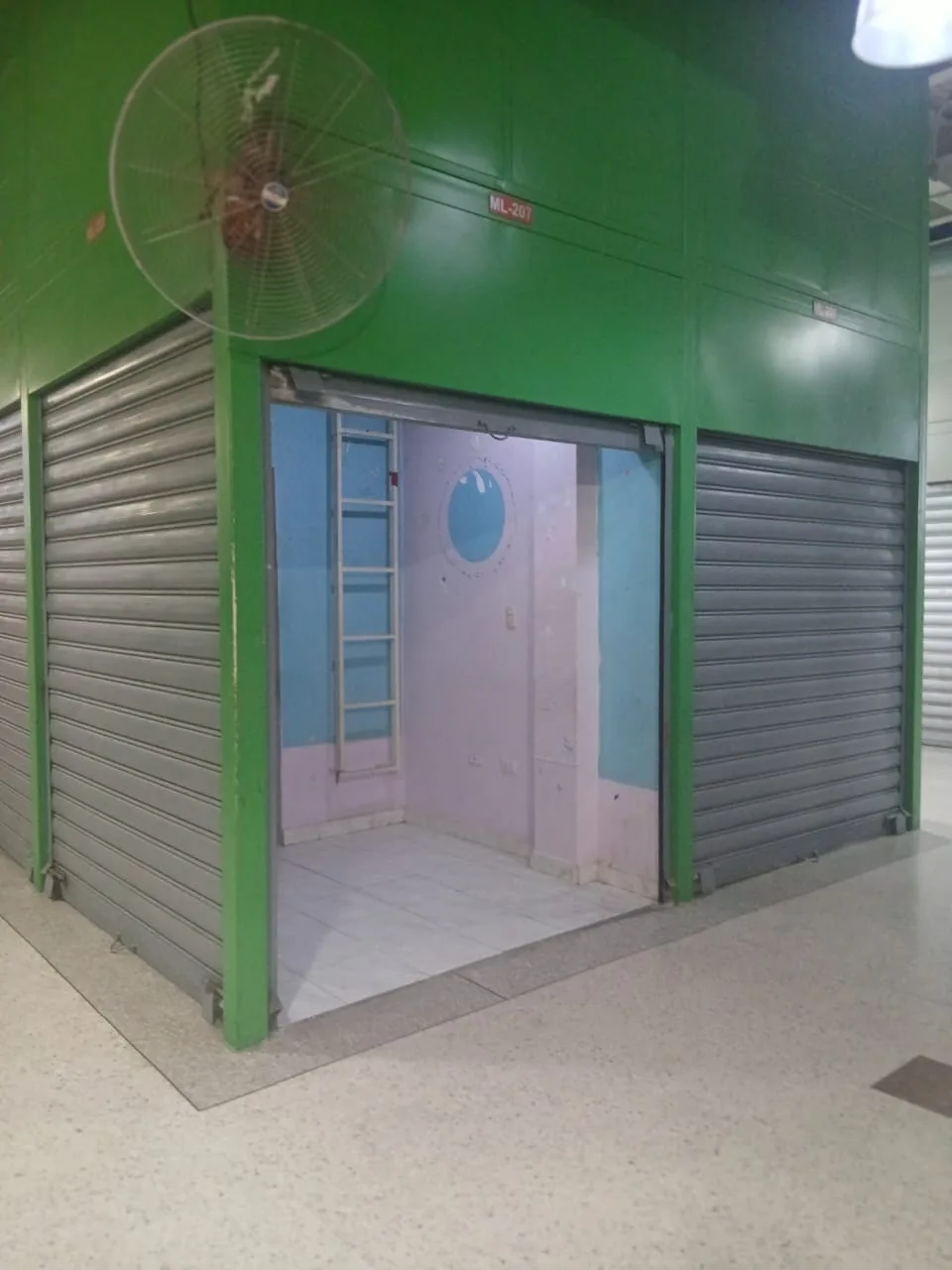 Local en Alquiler en Gran Bazar de la Lara — USD 120