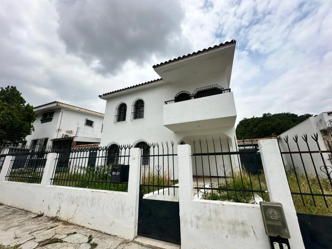 Casa en Alquiler en Trigal Norte — 4 hab 417m² — USD 1,600
