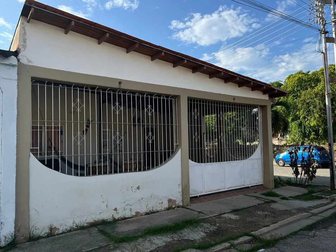 Casa en Venta en Samán sector 4, Guacara — 4 hab 112m² — USD 30,000