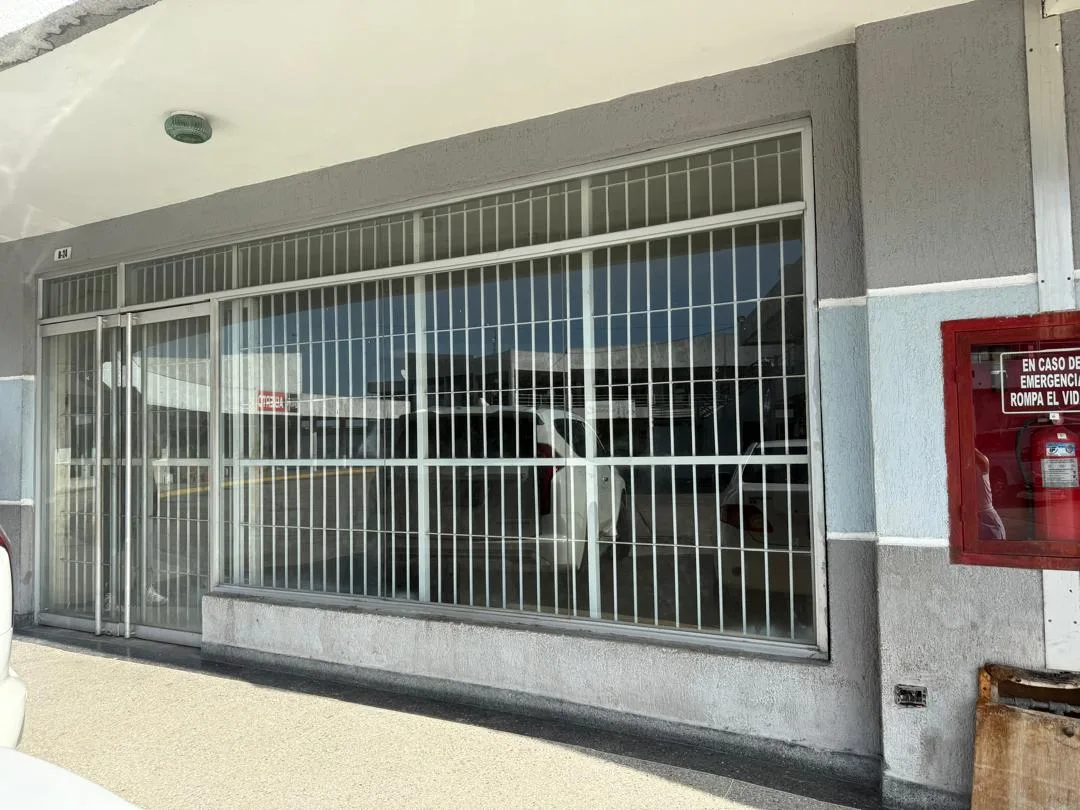 Local en Alquiler en CC Paseo Paraparal, Paraparal 175m² — USD 700