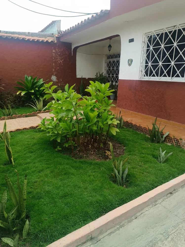 Casa en Venta en Fundación Mendoza — 3 hab 240m² — USD 55,000