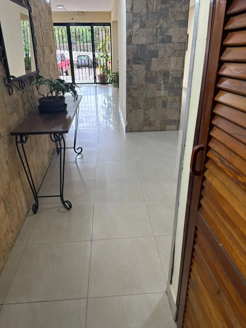 Apartamento en Alquiler en Araguaney, sector Piedra Pintada — 3 hab 86m² — USD 300