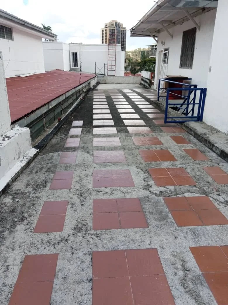 Local en Alquiler en La Trinidad — 2 hab 80m² — USD 500