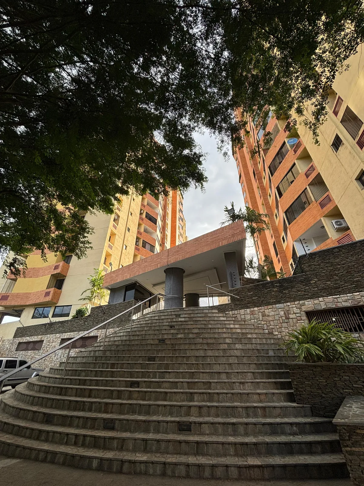 Penthouse en Venta en Conjunto Residencial Kilinmanjaro, Urbanización Mañongo, Valencia, Edo. Carabobo — 3 hab 160m² — USD 110,000