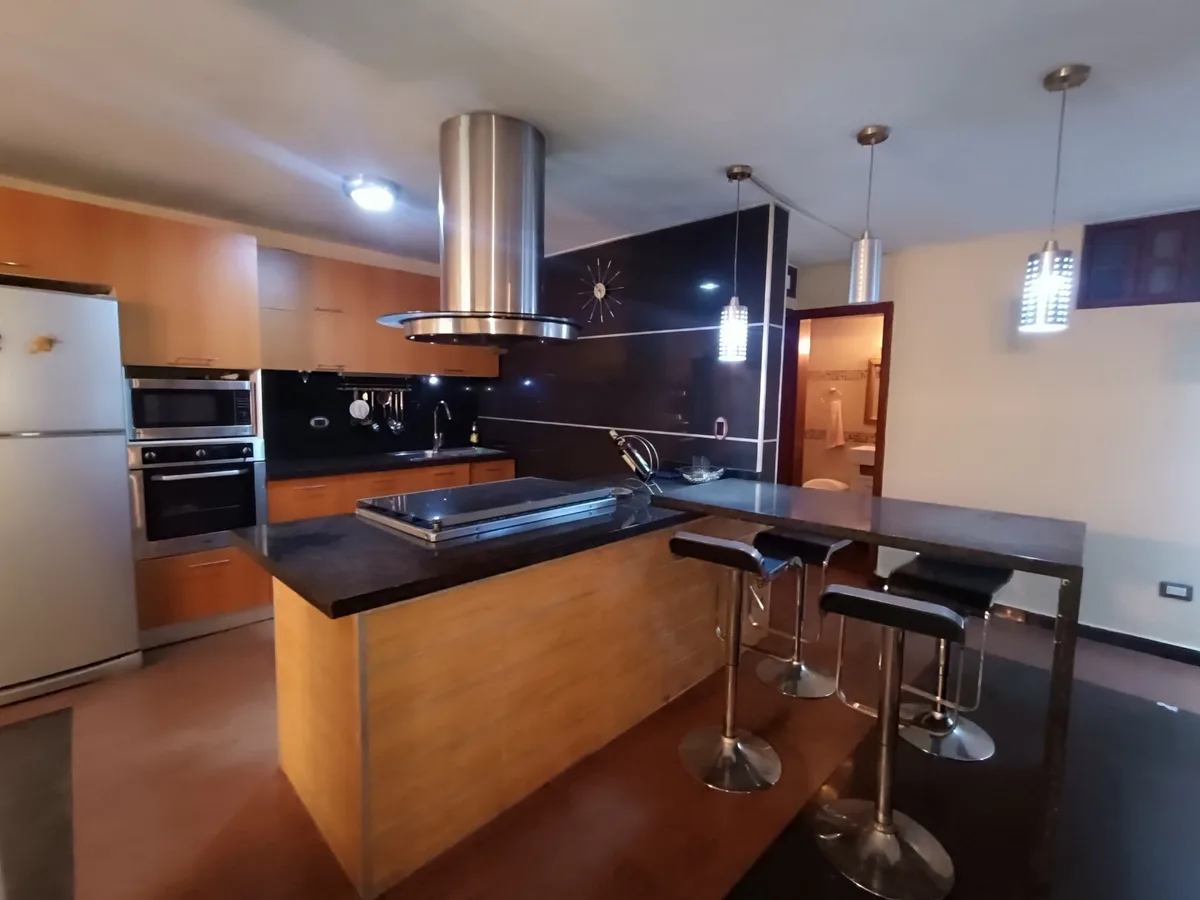 Casa en Venta en Los Sauces Valencia — 3 hab 245m² — USD 110,000