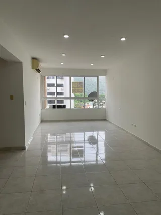 Apartamento en Urb. El Bosque, Valencia / Edo. Carabobo