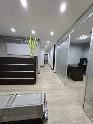 Oficina en Torre 4, Av. Cedeño Valencia