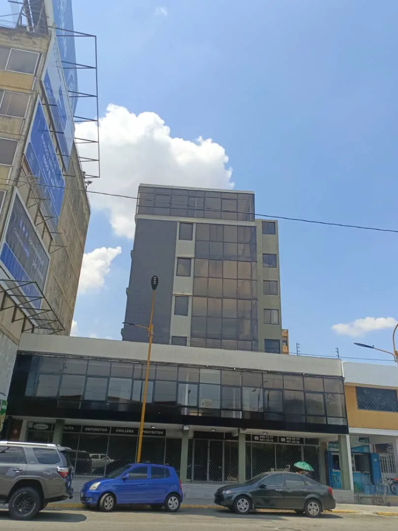 Local en Alquiler en Av Bolivar 310m² — USD 3,000