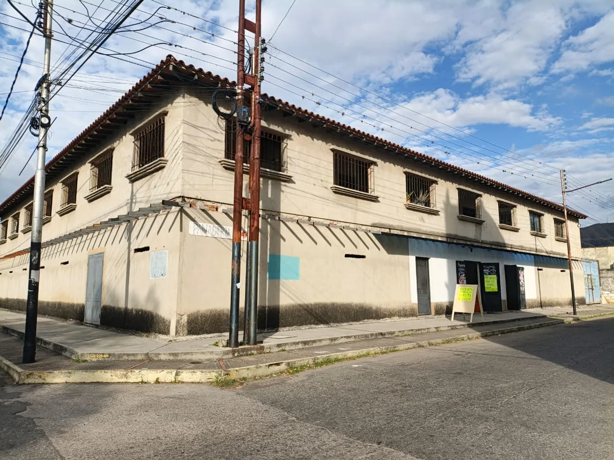 Edificio en Venta en null — 3 hab 406m² — USD 630,000