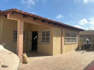 Casa en Chichiriviche, falcón, calle la cruz, dos cuadras de playa norte