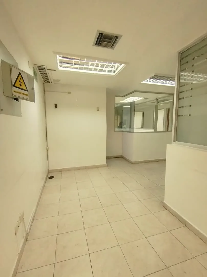 Oficina en Alquiler en CC Paseo Las Industrias — 6 hab 87m² — Precio a consultar