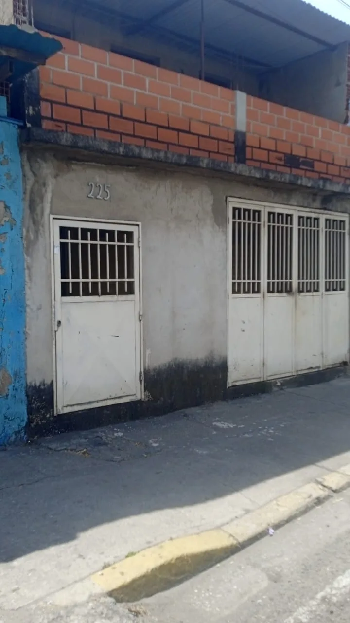 Casa en Venta en Avenida Aragua — 7 hab 372m² — USD 53,000