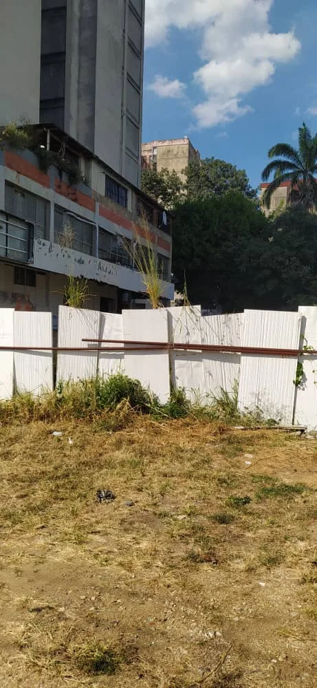 Terreno en Venta en Avenida Cuatricentenaria 1900m² — USD 160,000