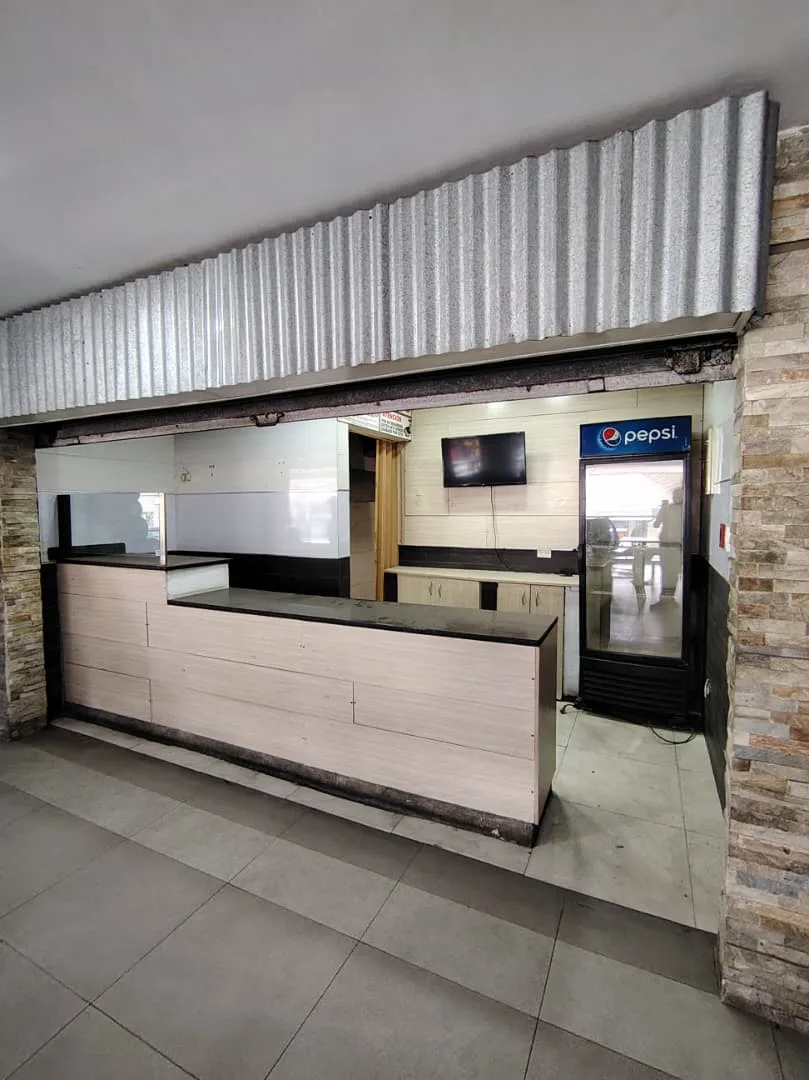 Local en Alquiler en CC Concepto La Granja 23m² — USD 300