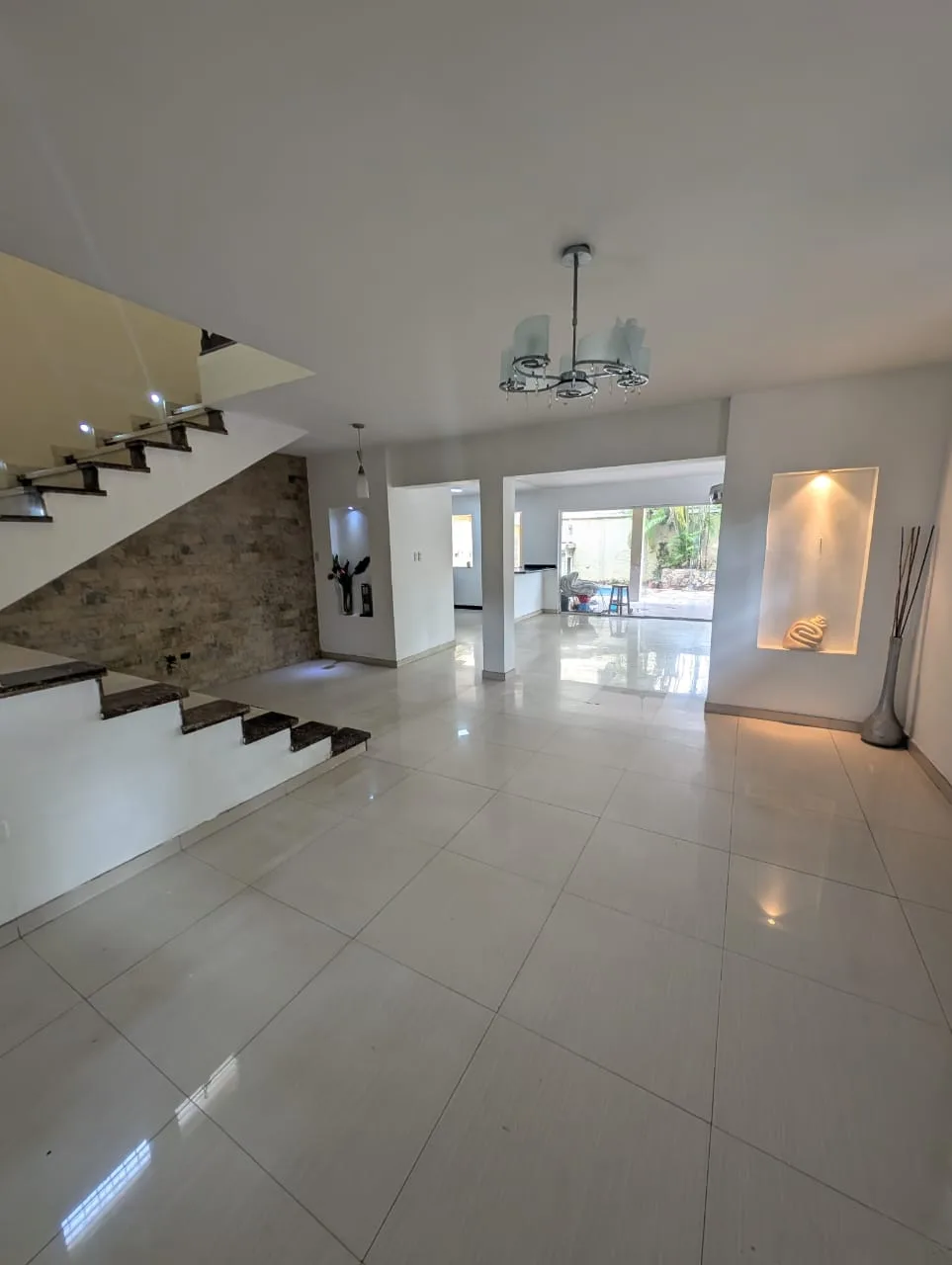 Casa en Venta en Trigal Sur — 6 hab 245m² — USD 150,000