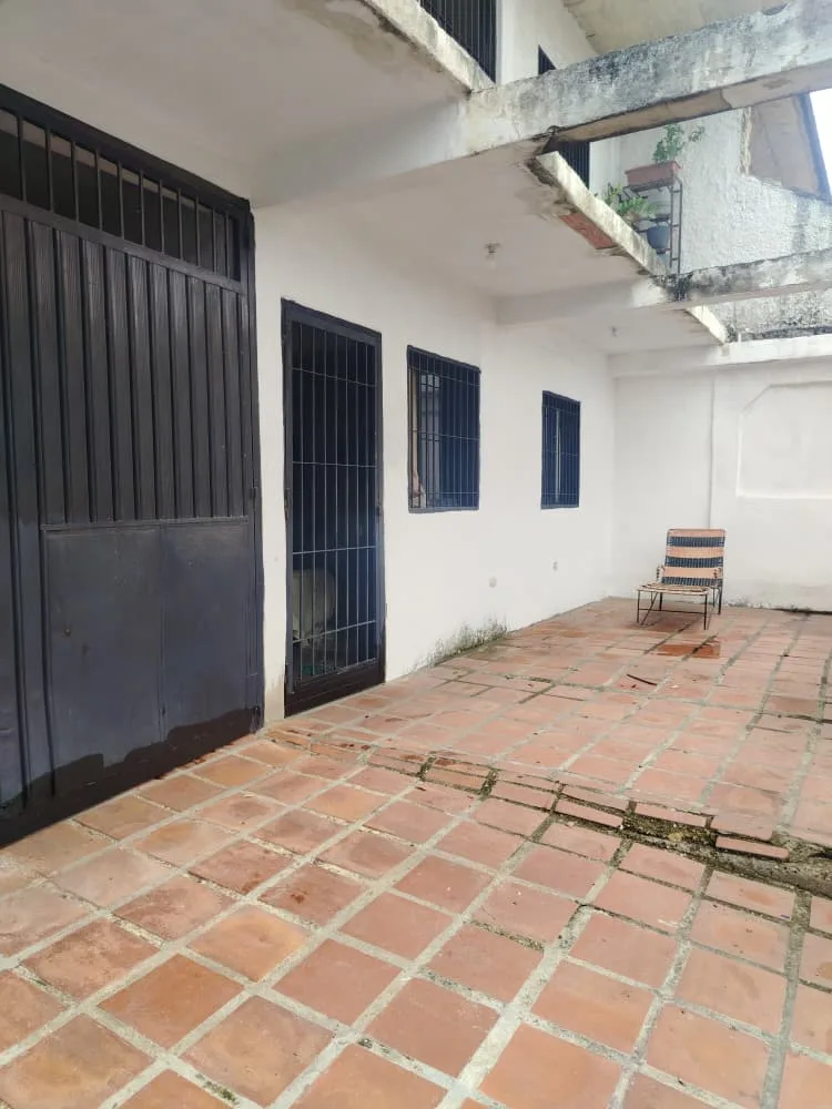 Casa en Venta en Parque Valencia — 6 hab 165m² — USD 50,000