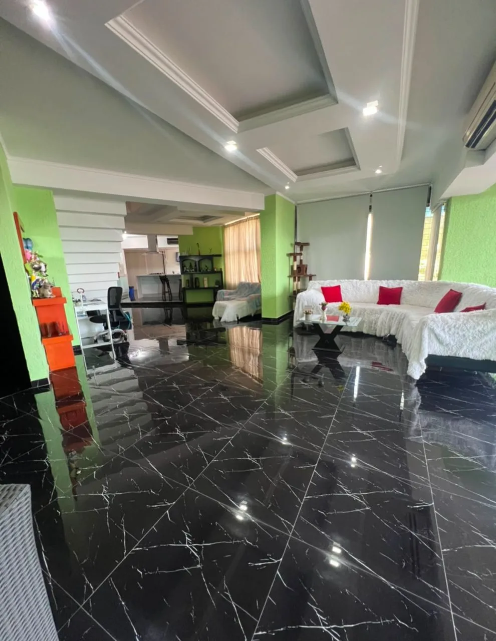 Penthouse en Venta en Mañongo — 5 hab 292m² — USD 195,000
