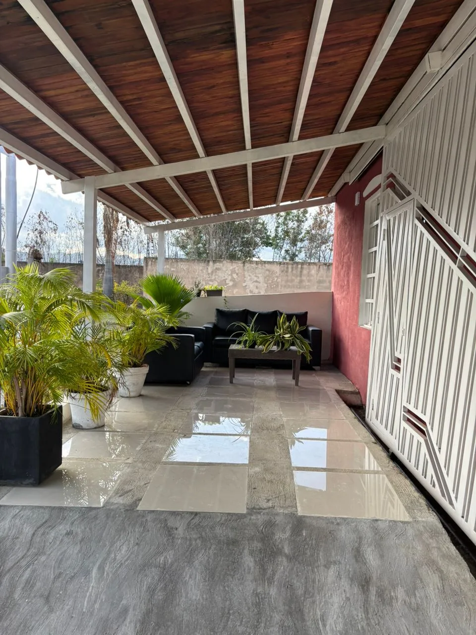 Casa en Venta en Prados del Lago, Ciudad Alianza, Guacara — 3 hab 240m² — USD 60,000