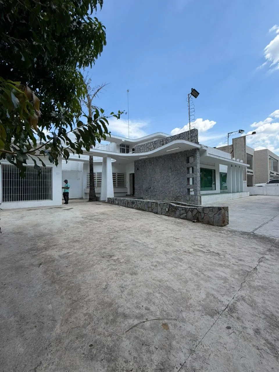 Casa en Venta en Av. Monseñor Adam, Urbanización el Viñedo, Valencia Edo. Carabobo 935m² — USD 890,000