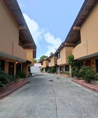 Townhouse en Colinas de Carrizal, Urb. Eukaliptus