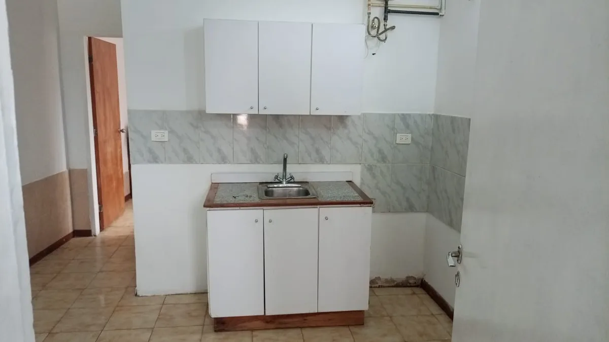 Apartamento en Alquiler en La Trinidad — 1 hab — USD 300