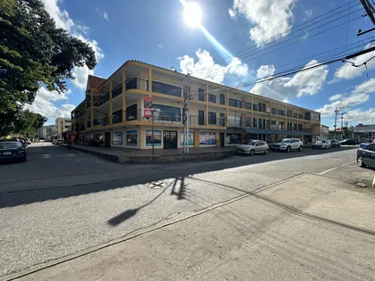 Oficina en Centro comercial el Hatillo, al lado de la iglesia la Begoña de Naguanagua — USD 38,000