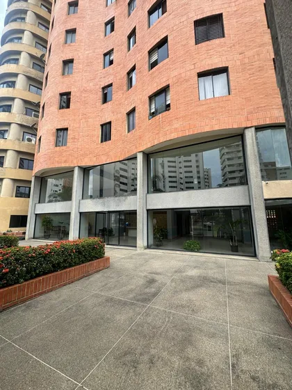 Apartamento en Urb Los Mangos, Res Ramses Suites II — USD 400