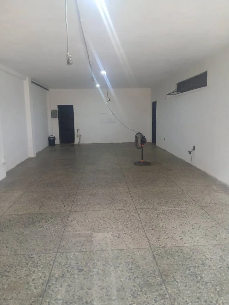 Local en Alquiler en Calle Sucre cerca de la Branger (entre santa rosa y el vivero) 60m² — USD 250