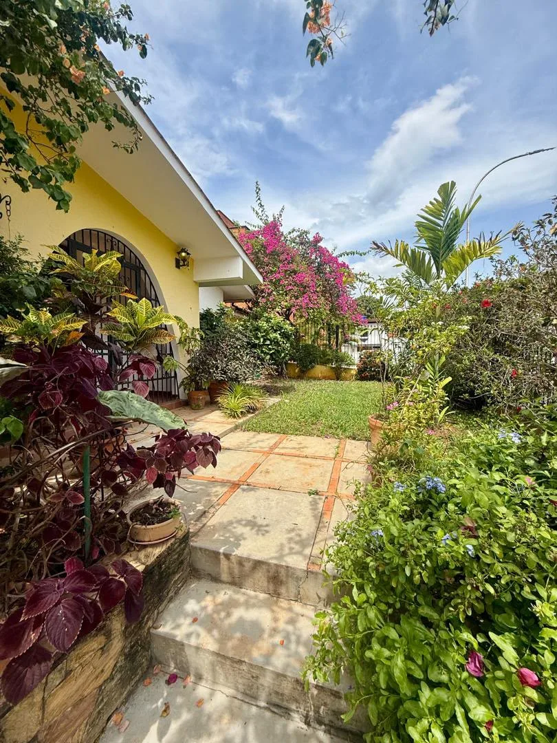 Casa en Venta en Terrazas de los Nísperos — 4 hab — USD 215,000