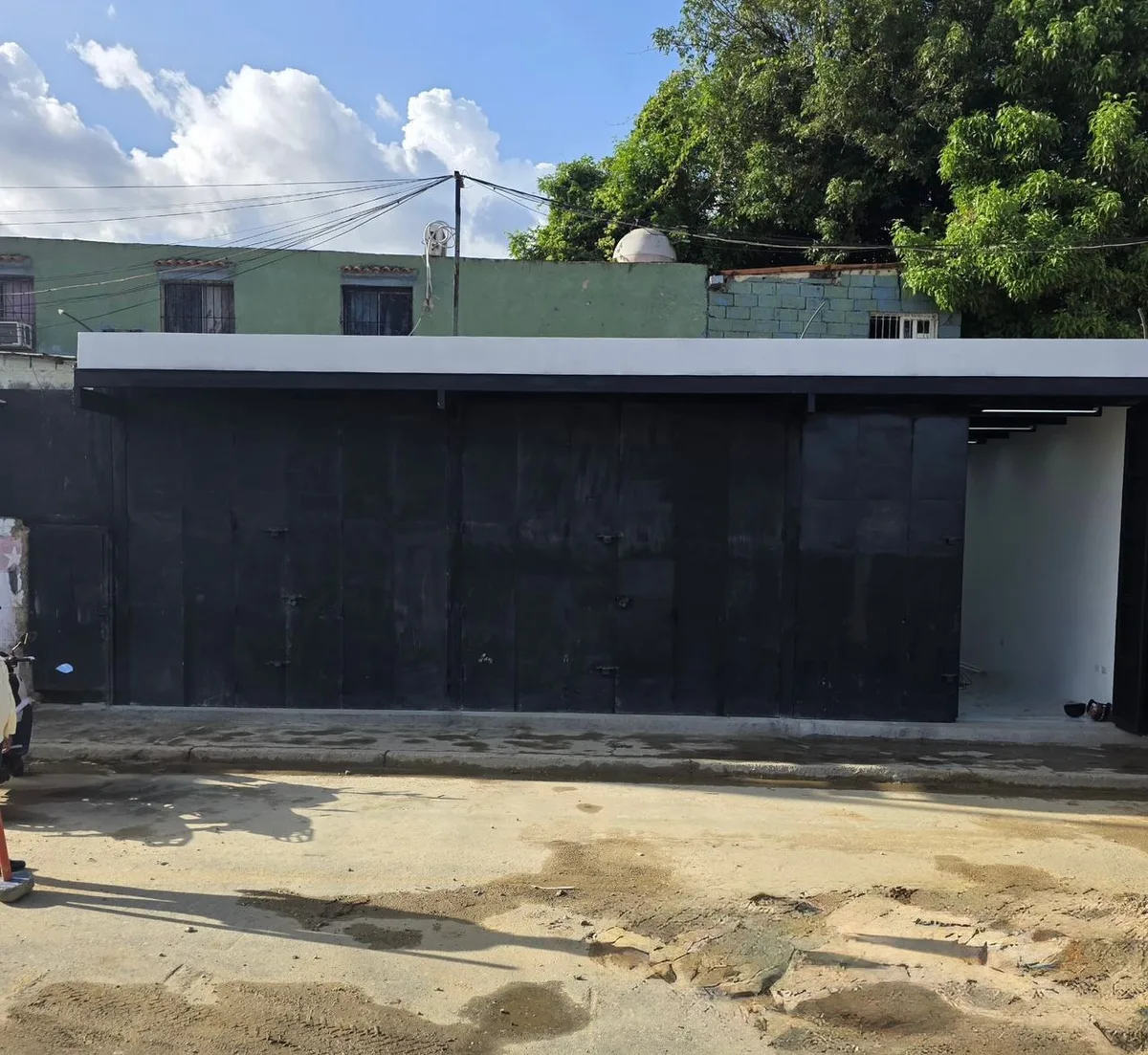 Local en Alquiler en Av. Principal Enrique Tejera 23m² — USD 350