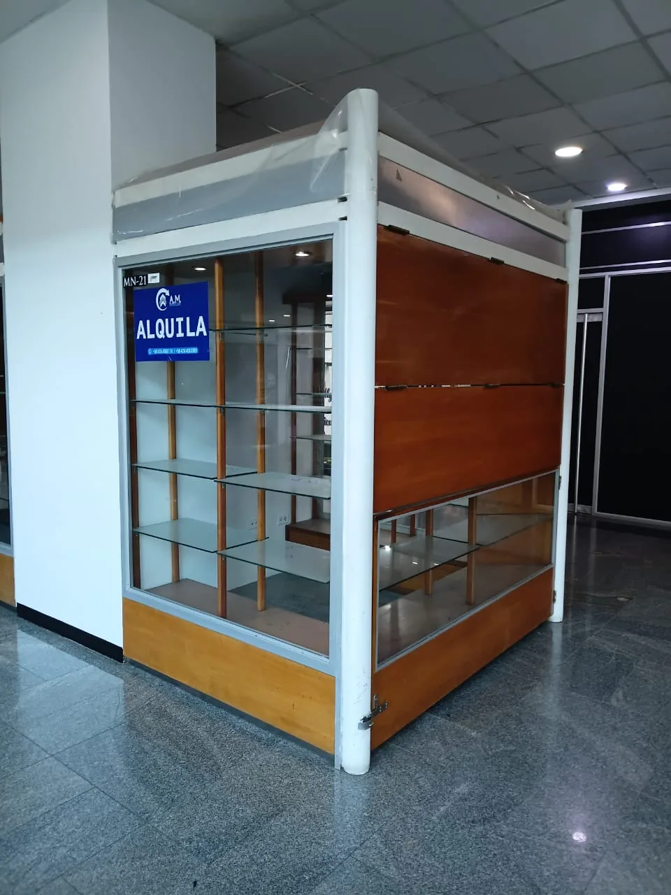 Local en Alquiler en C.C Cristal, Naguanagua 4m² — USD 130