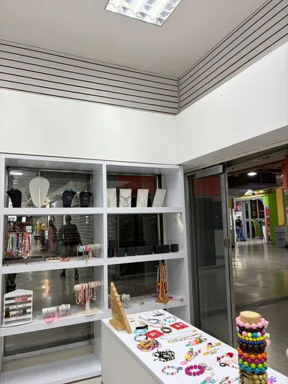 Local en C.C. Freemarket Naguanagua — USD 38,000