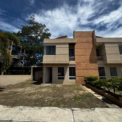 Townhouse en Urbanización Villa Cristal, San Diego — USD 120,000