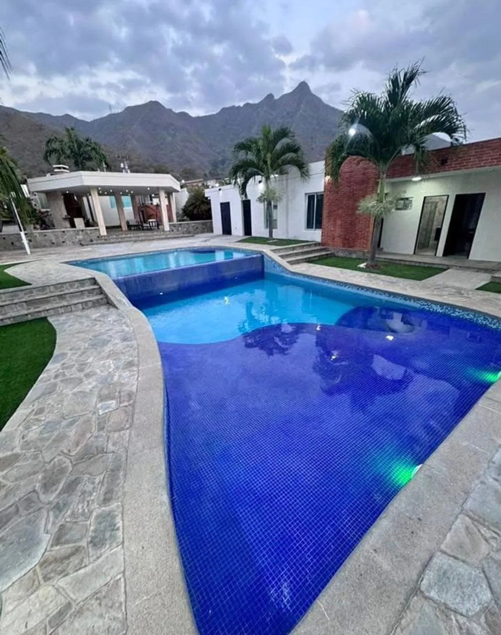 Casa en Venta en Urb. Las Morochas, San Diego — 6 hab 650m² — USD 240,000