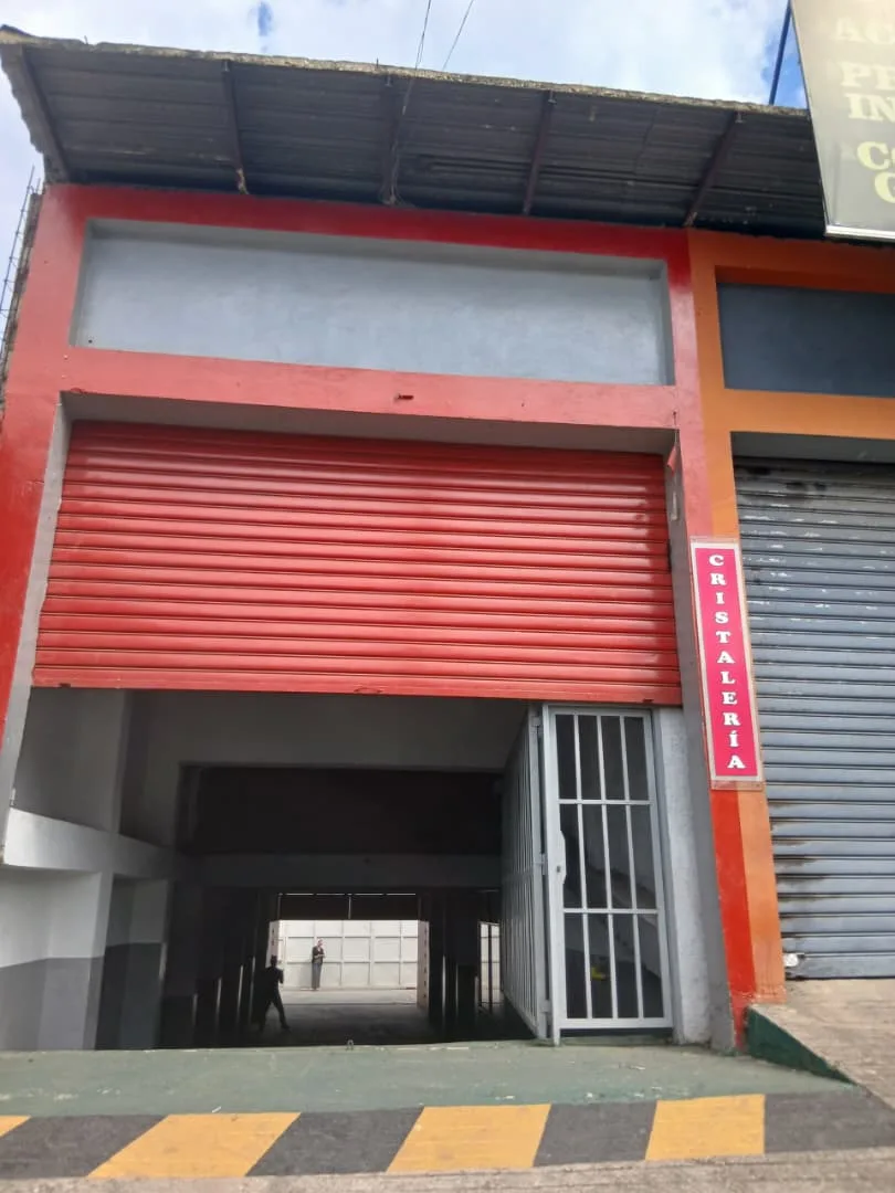 Galpón en Alquiler en Autopista Campo Carabobo 400m² — USD 600